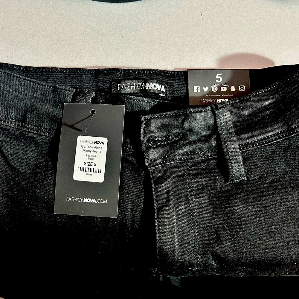 Black skinny Jean. Fashion Nova SIZE 5!!